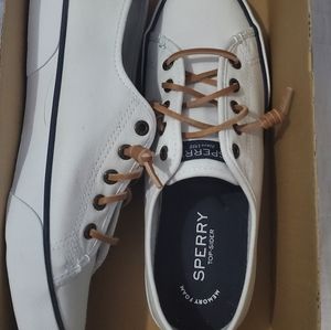 Sperry tennis shoes
